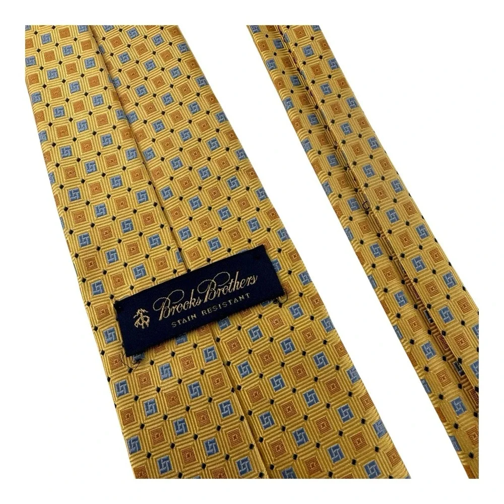 Brooks Brothers elevate stain necktie